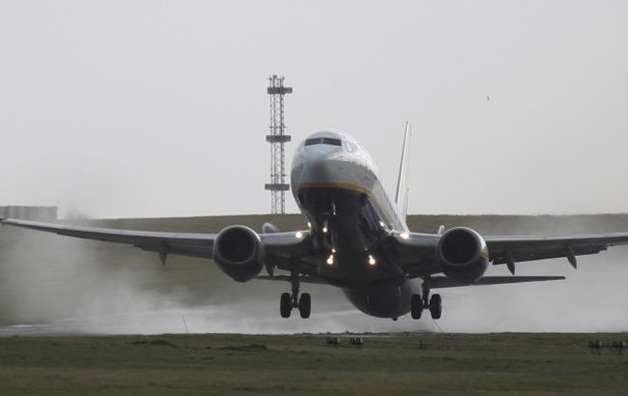 Ryanair    Lufthansa