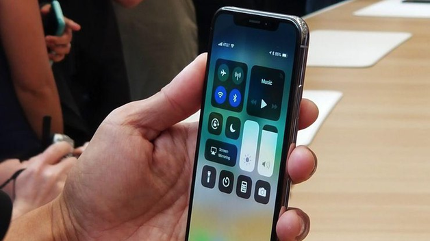 10-     Face ID  iPhone X