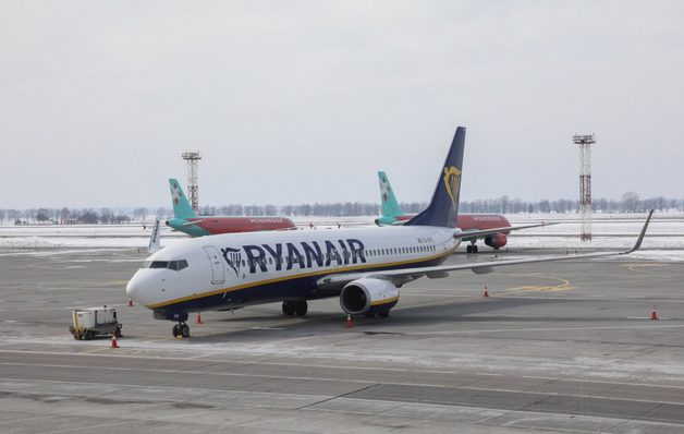  Ryanair   -     
